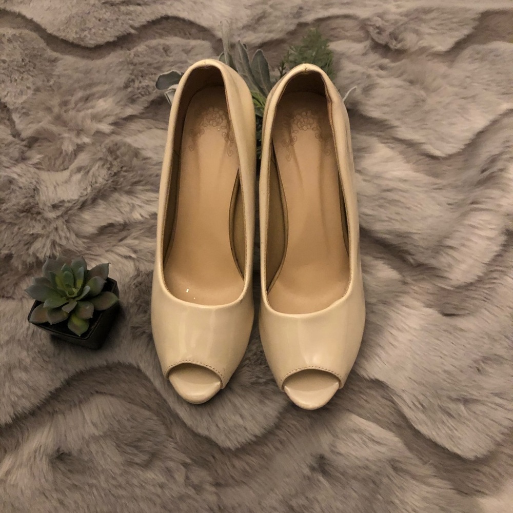 Nude Red Bottom Peep Toe Heels Size 8
